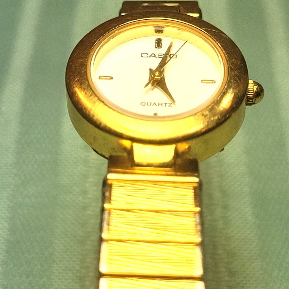 Casio LTP-2019 (1747) Gold Tone Ladies Watch - New Battery - 9mm Band Width